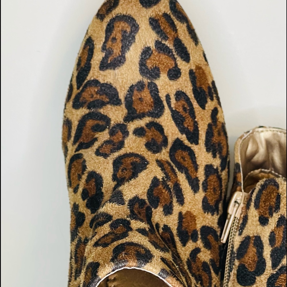 Leopard Print Side Zip Ankle Boots Size 9M